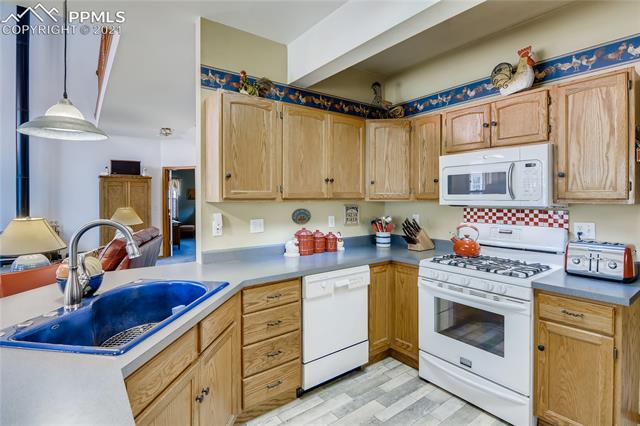 16660 Winchester Road Colorado Springs, CO 80908 - Photo 11 of 49 Gallery Image 11