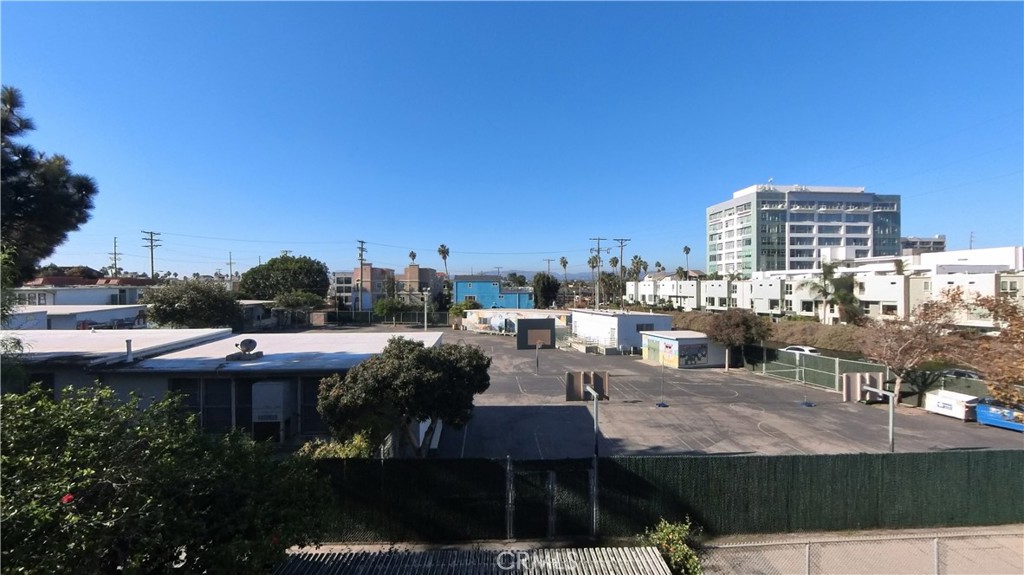 124 Buccaneer Street, Unit 1 Marina del Rey, CA 90292 - Photo 22 of 41 a view of a city
