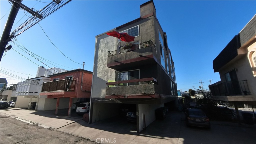 124 Buccaneer Street, Unit 1 Marina del Rey, CA 90292 - Photo 39 of 41 a view of a patio