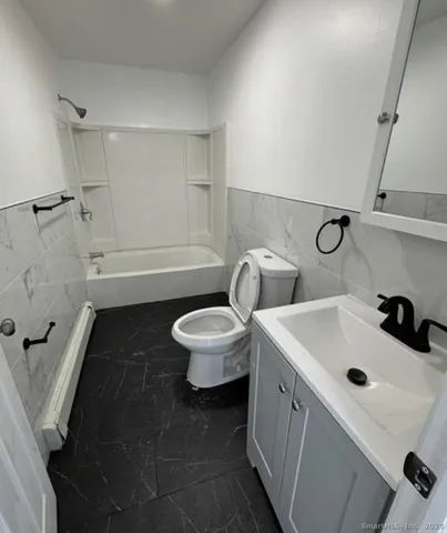 $2,201 | 413 East Main Street, Bridgeport, CT 06608