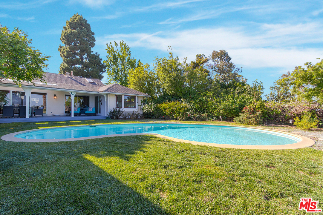 2580 Roscomare Road Los Angeles, CA 90077 - Photo 2 of 25