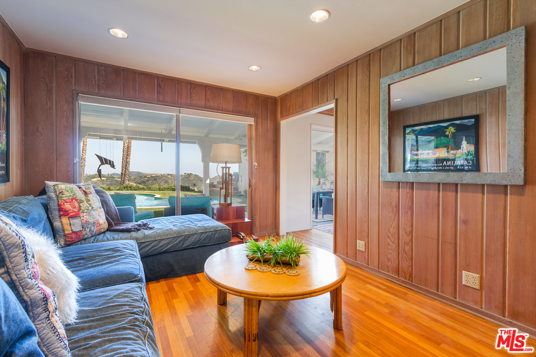 2580 Roscomare Road Los Angeles, CA 90077 - Photo 11 of 25