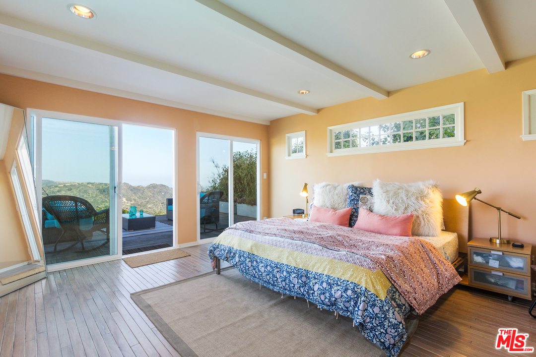 2580 Roscomare Road Los Angeles, CA 90077 - Photo 13 of 25