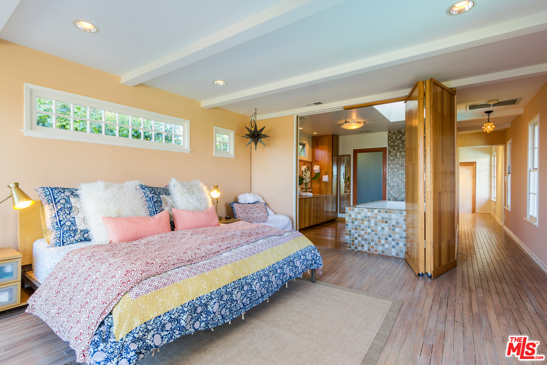 2580 Roscomare Road Los Angeles, CA 90077 - Photo 14 of 25