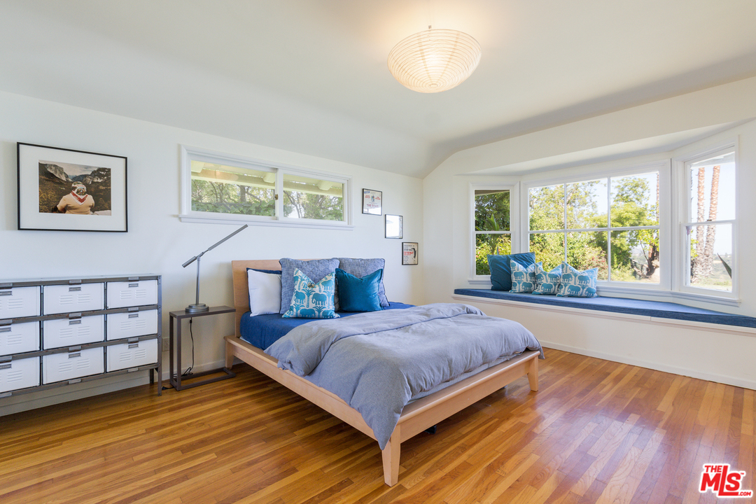 2580 Roscomare Road Los Angeles, CA 90077 - Photo 17 of 25