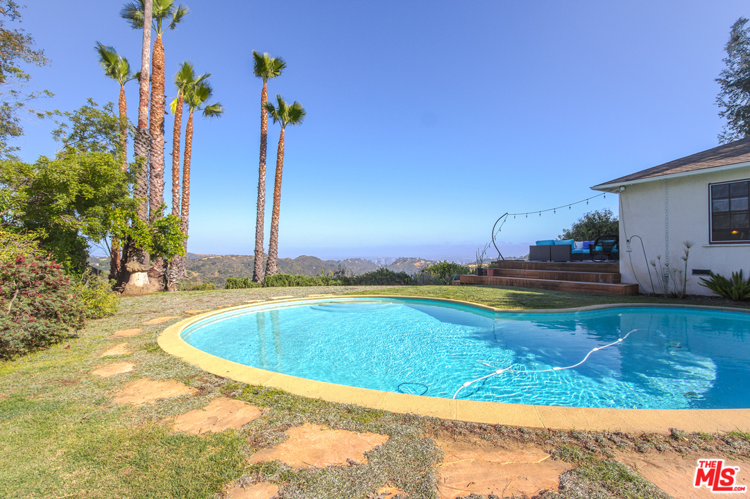 2580 Roscomare Road Los Angeles, CA 90077 - Photo 19 of 25