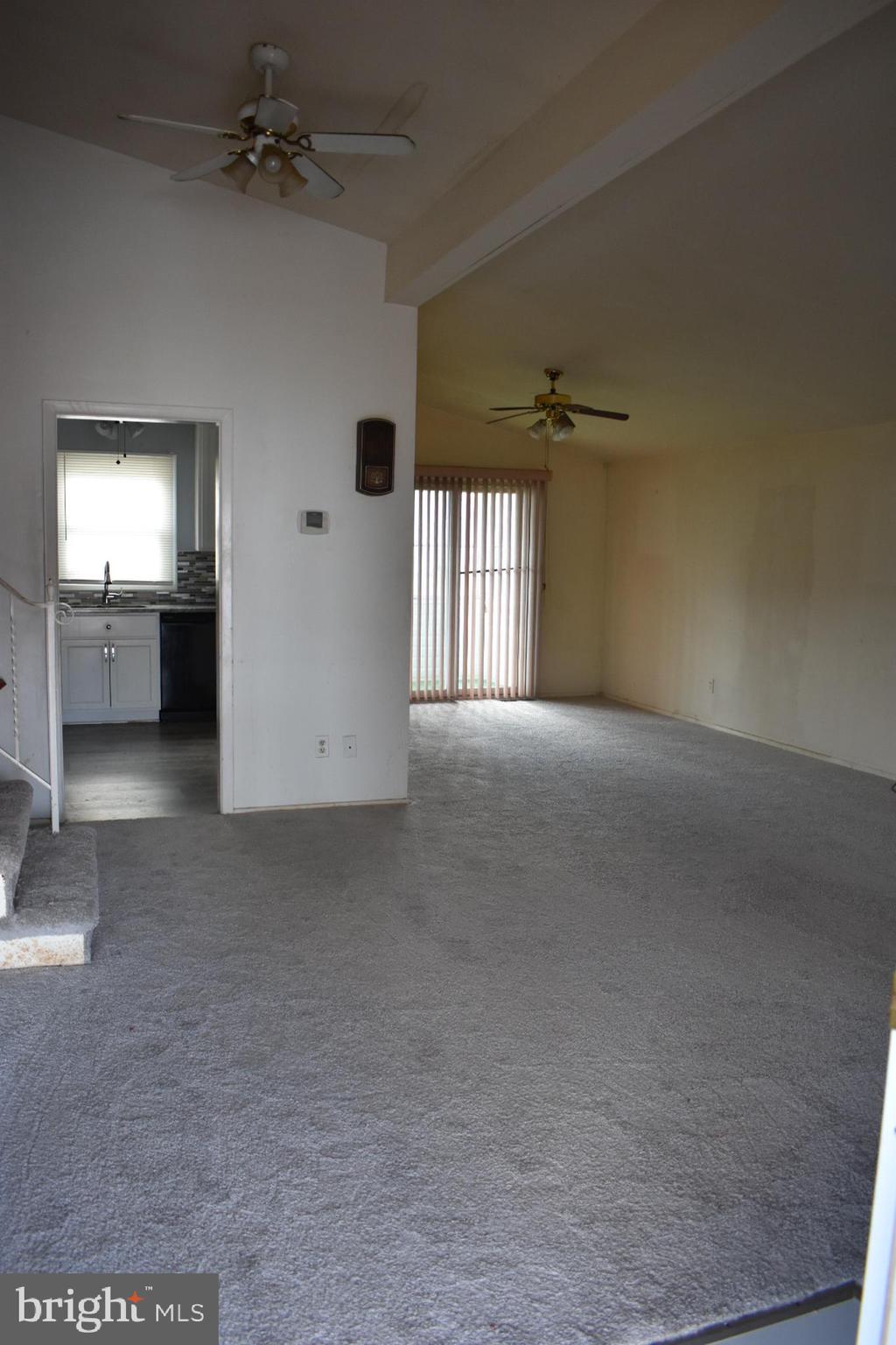 8411 Billson Road Randallstown, MD 21133 - Photo 2 of 11 Living room
