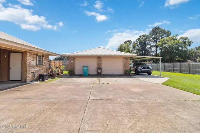 $215,000 | 300 Belmont Drive, Opelousas, LA 70570