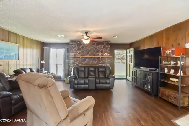 $215,000 | 300 Belmont Drive, Opelousas, LA 70570