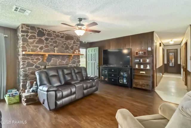 $215,000 | 300 Belmont Drive, Opelousas, LA 70570