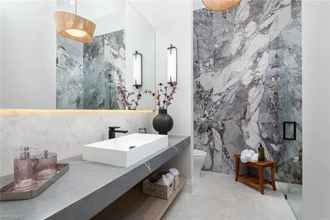 $7,895,000 | 445 West Street, Naples, FL 34108