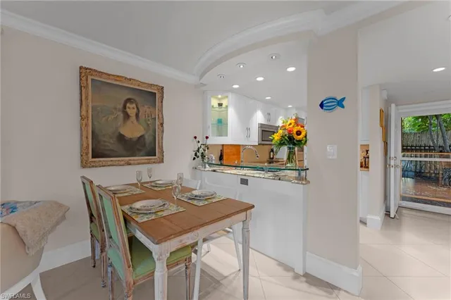 $899,000 | 335 8th Avenue South, Unit 335, Naples, FL 34102