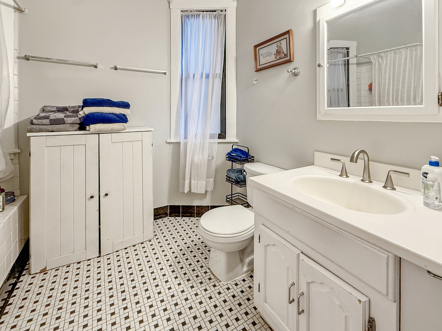 1513 West Addison Street Chicago, IL 60613 - Photo 9 of 33