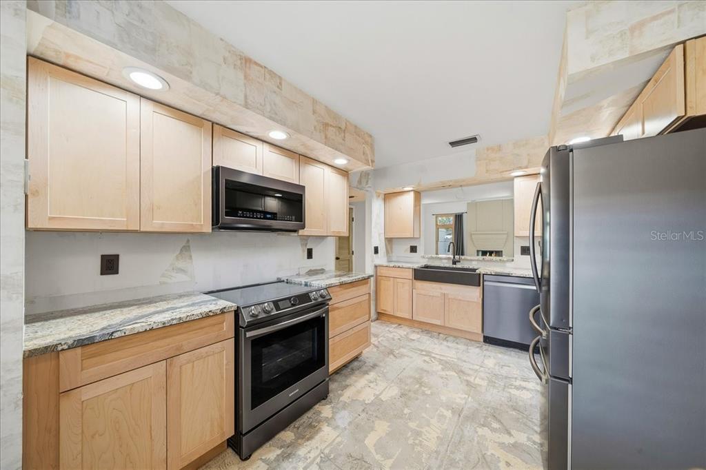 1733 Southeast 27th Loop Ocala, FL 34471 - Photo 11 of 53