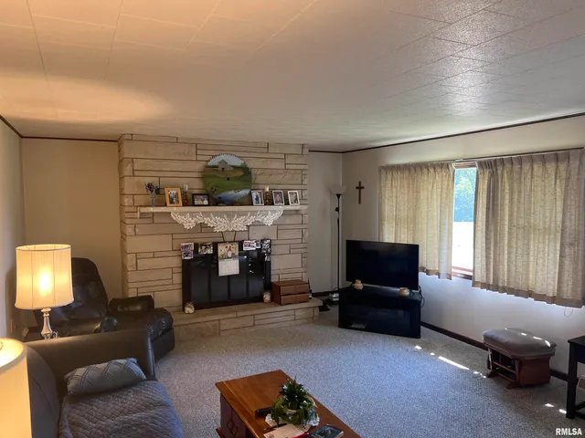 $250,000 | 12184 Clark Lane, Arenzville, IL 62611