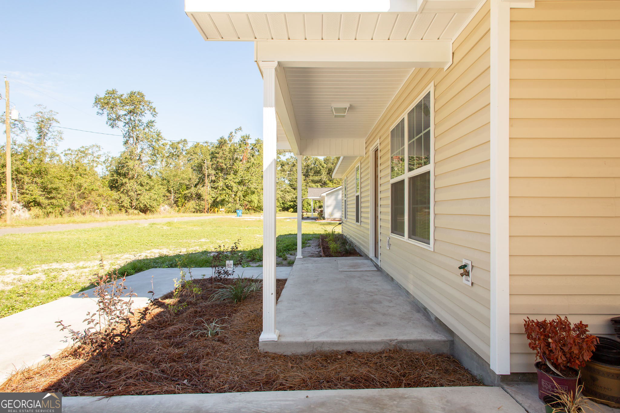 2350 Edgewood Street Waycross, GA 31501 - Photo 4 of 27 a view of an entryway of the house