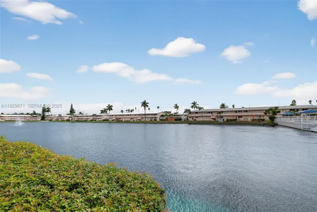 $123,000 | 800 Southwest 10th Terrace, Unit 4T, Hallandale Beach, FL 33009