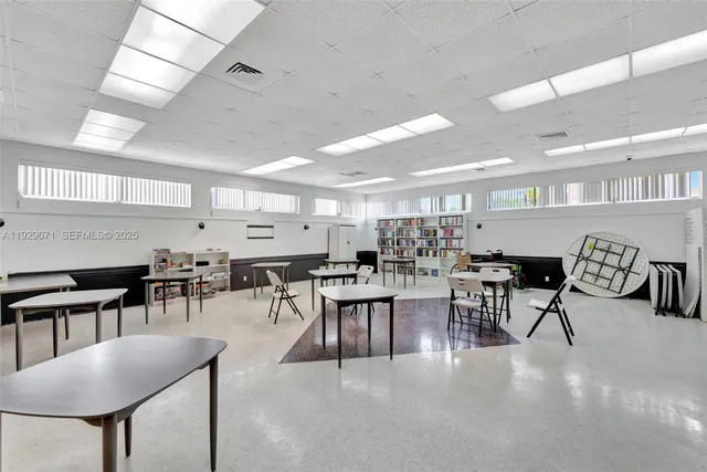 $123,000 | 800 Southwest 10th Terrace, Unit 4T, Hallandale Beach, FL 33009