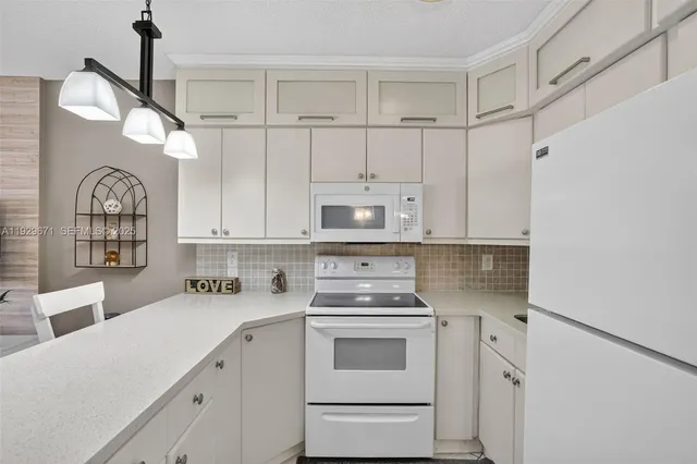 $123,000 | 800 Southwest 10th Terrace, Unit 4T, Hallandale Beach, FL 33009