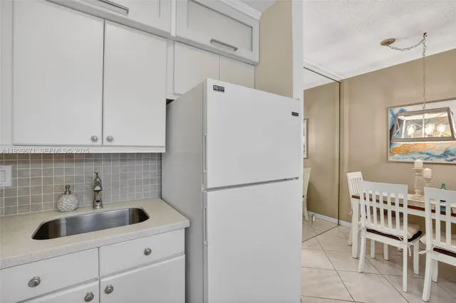 $123,000 | 800 Southwest 10th Terrace, Unit 4T, Hallandale Beach, FL 33009