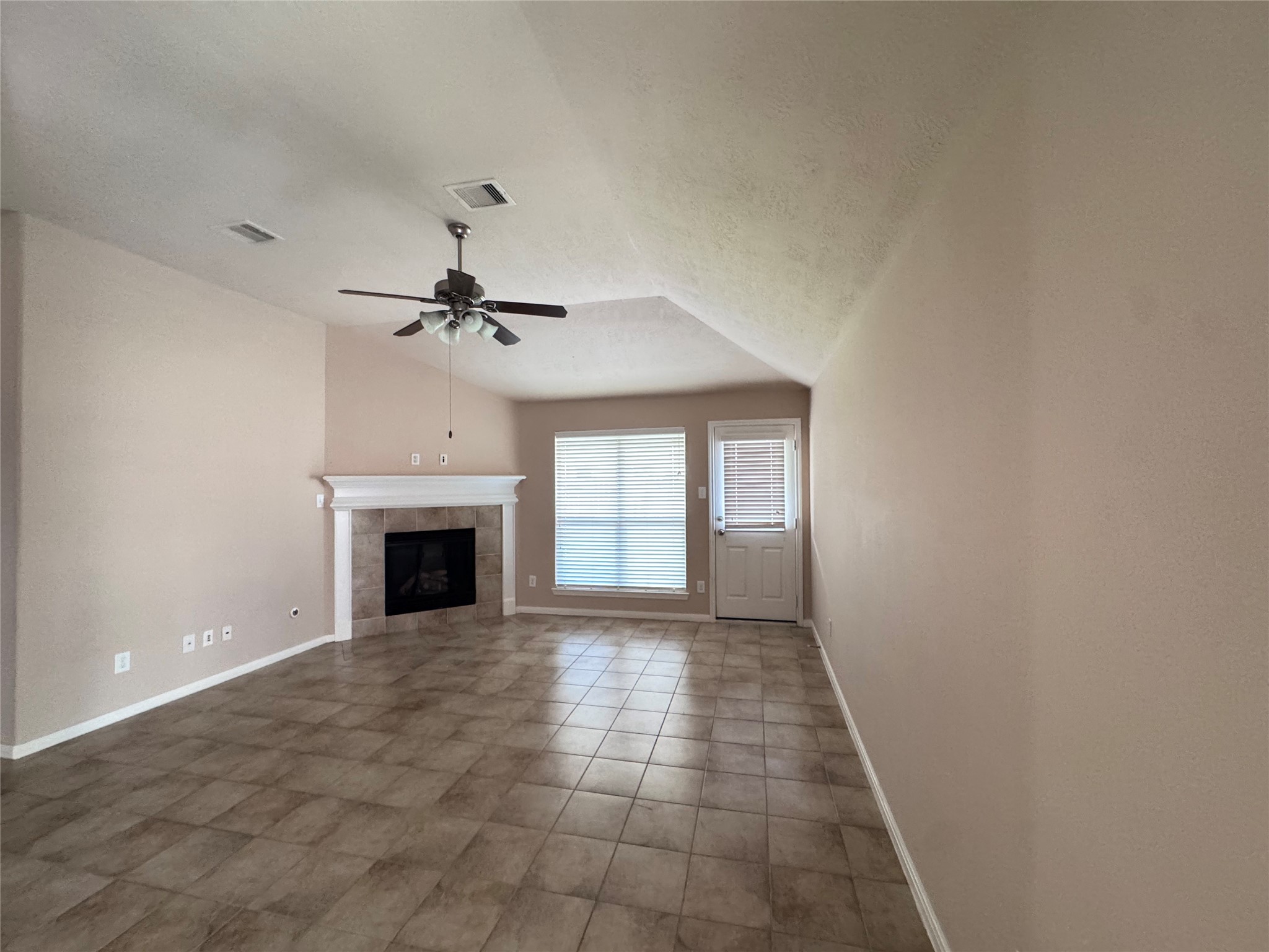 25210 Ginger Ranch Drive Katy, TX 77494 - Photo 6 of 26 Living room