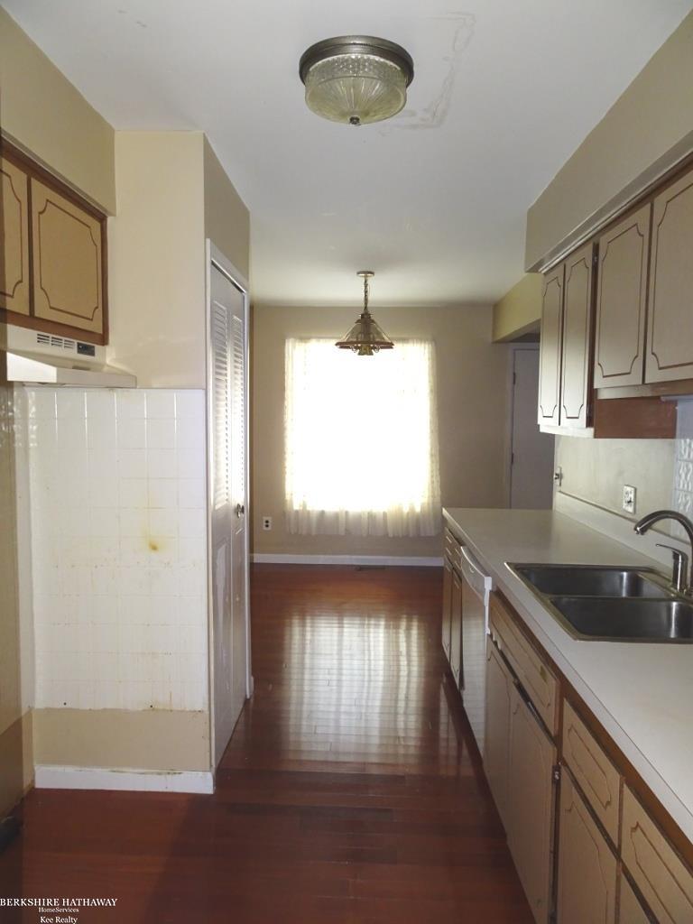 4370 15 Mile Road Sterling Heights, MI 48310 - Photo 5 of 21 50153558-88d5c576-2755-4b1a-a291-773ba6041fc3.JPG