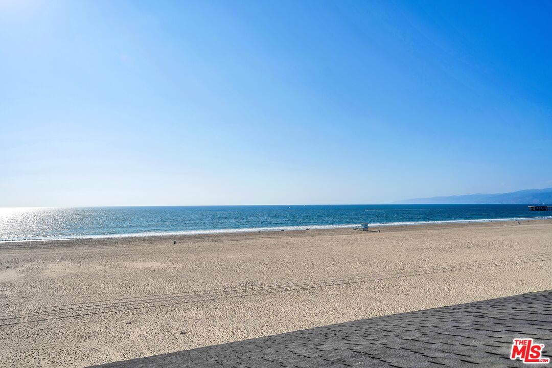 4 Lighthouse Street, Unit 13 Marina del Rey, CA 90292 - Photo 29 of 35 a view of an ocean beach