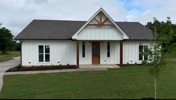 $445,000 | 518 Strong Street, Bowie, TX 76230