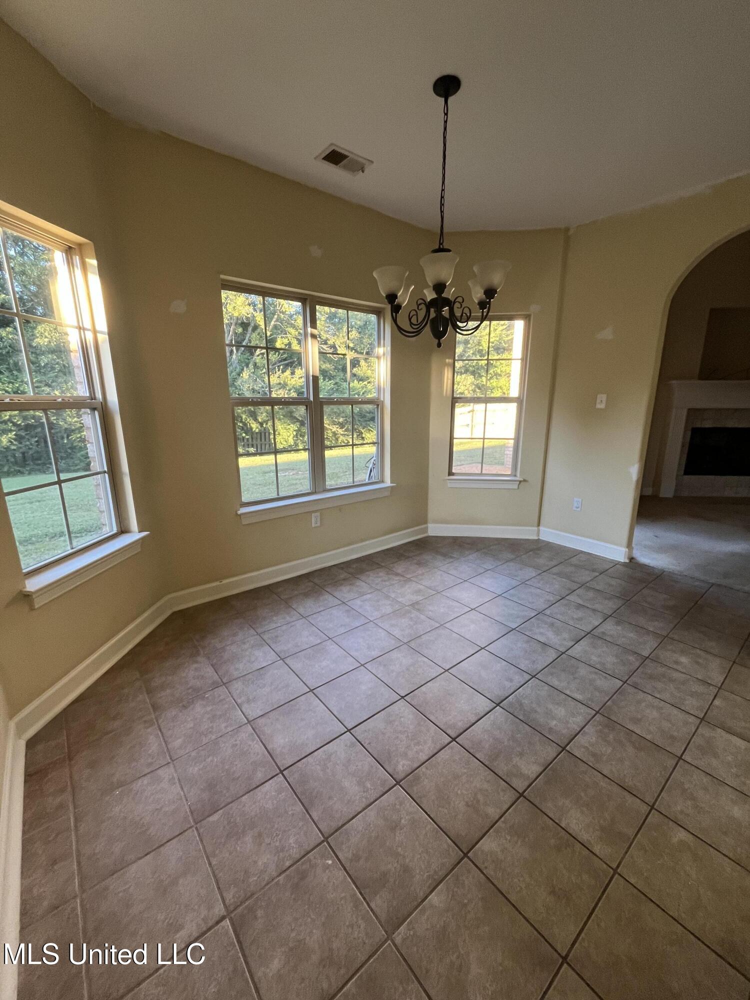 909 Falcon Street Senatobia, MS 38668 - Photo 5 of 8 IMG_4912