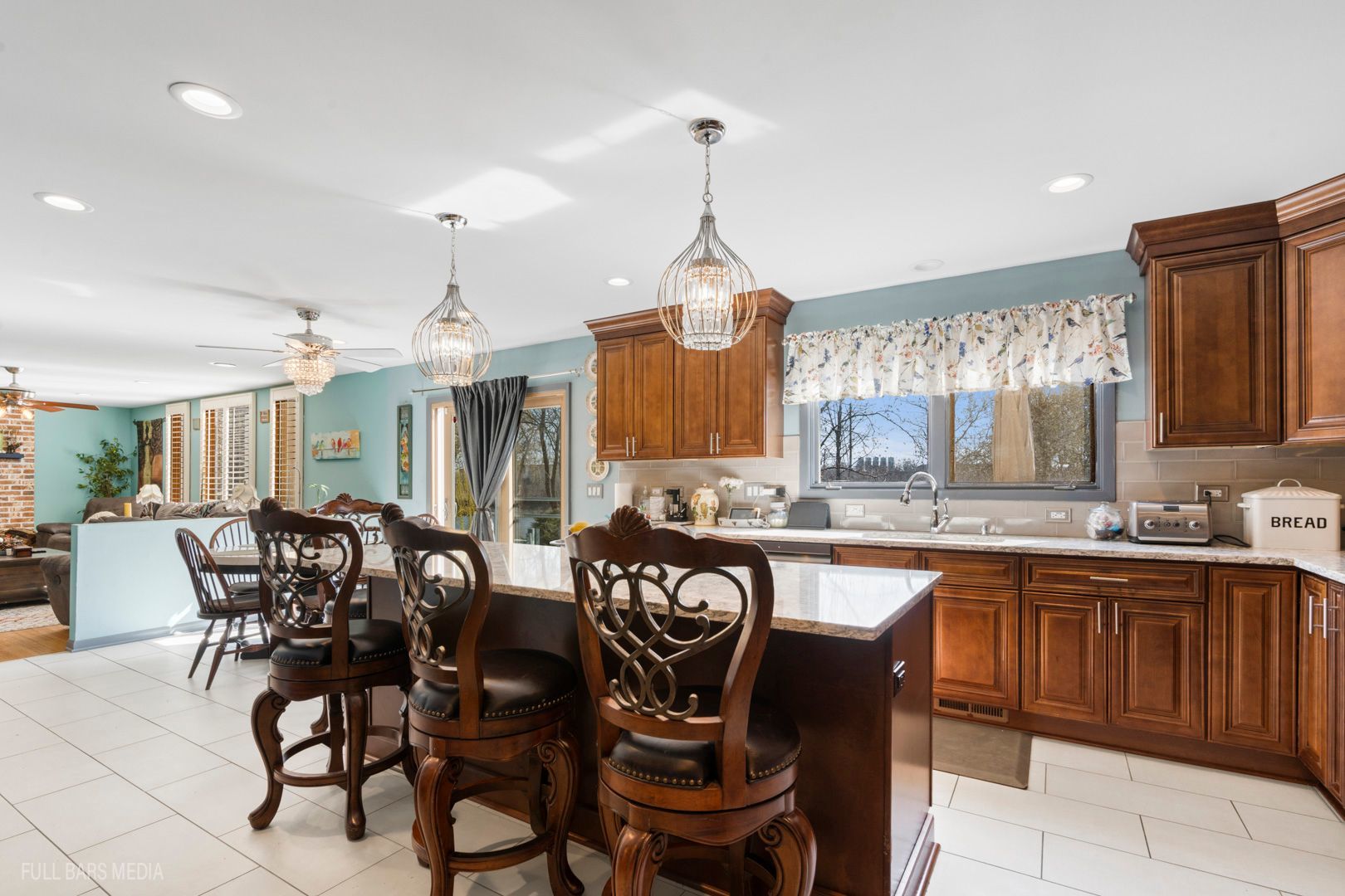 535 Denoyer Trail Wheeling, IL 60090 - Photo 14 of 45 a large kitchen with a table and chairs
