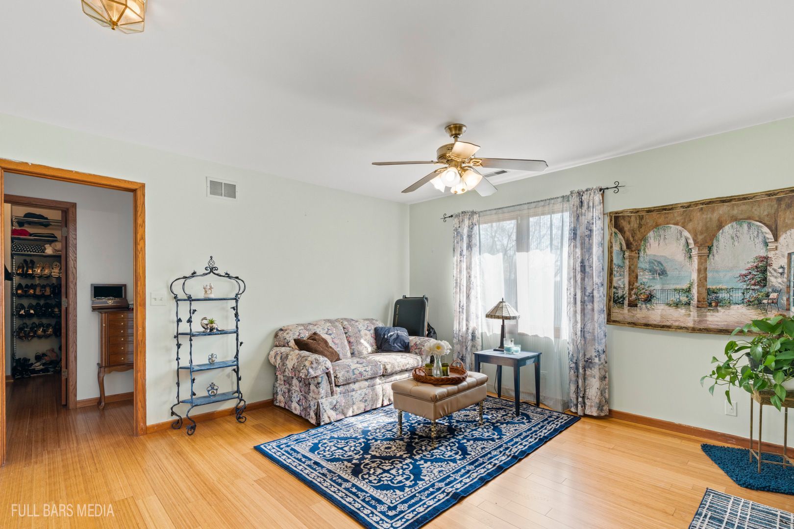 535 Denoyer Trail Wheeling, IL 60090 - Photo 18 of 45 a living room with furniture and wooden floor