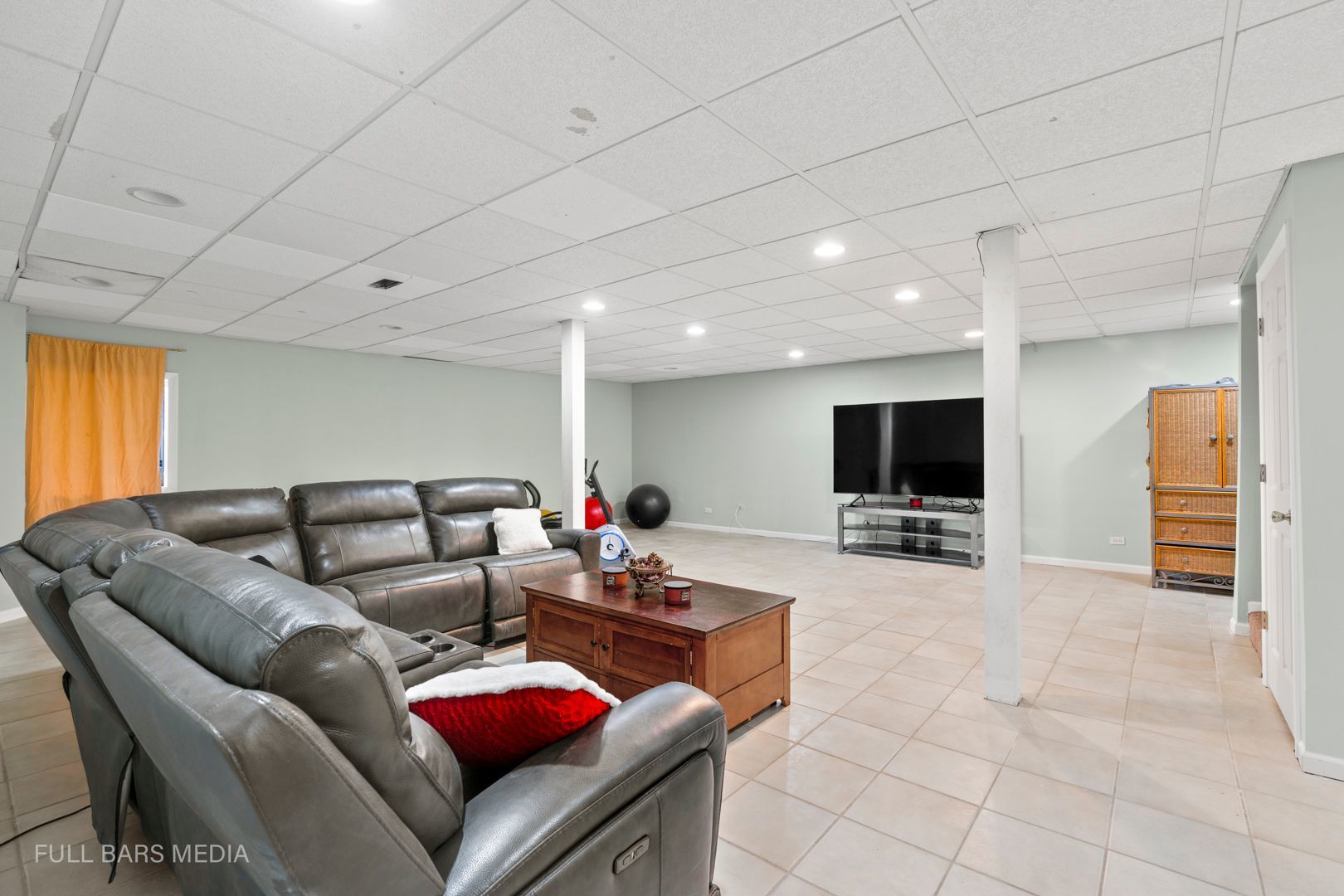 535 Denoyer Trail Wheeling, IL 60090 - Photo 33 of 45 a living room with furniture and a flat screen tv