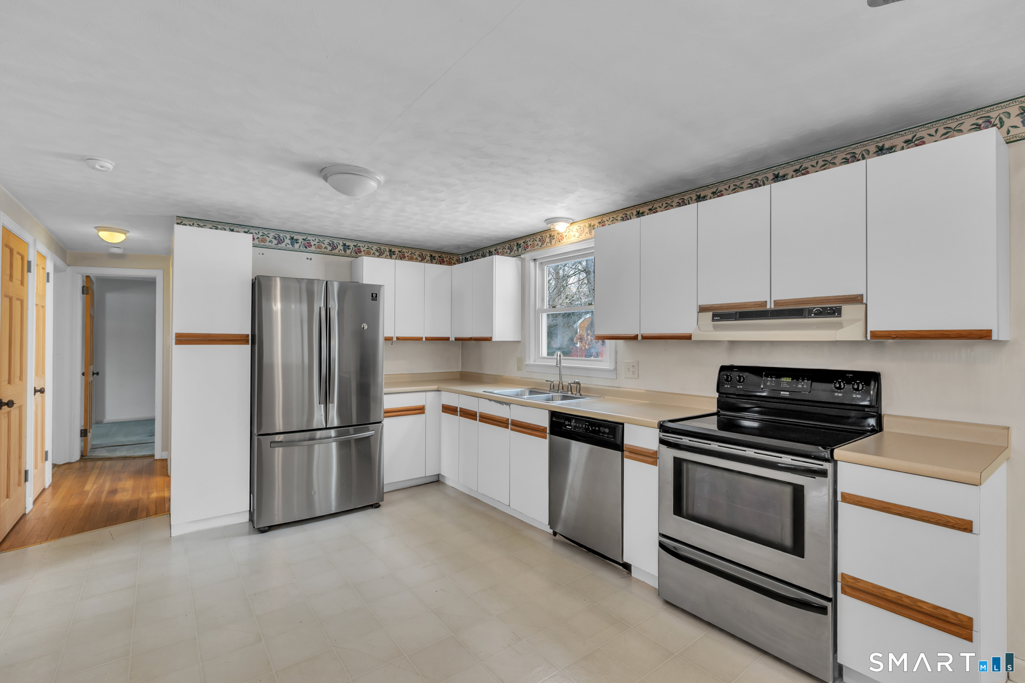 337 Abbe Road Enfield, CT 06082 - Photo 9 of 29