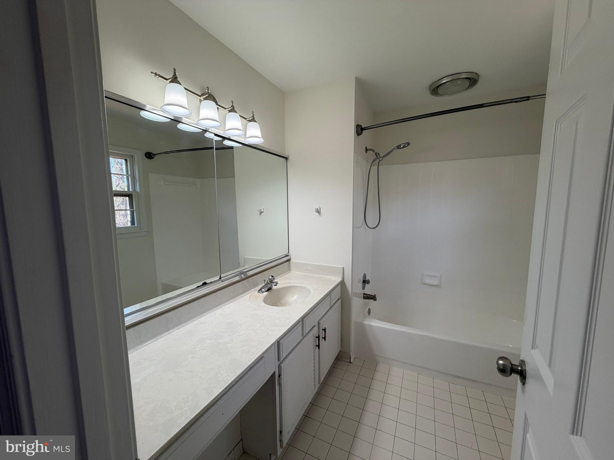 2109 Falling Creek Road Silver Spring, MD 20904 - Photo 22 of 30 Primary Bathroom