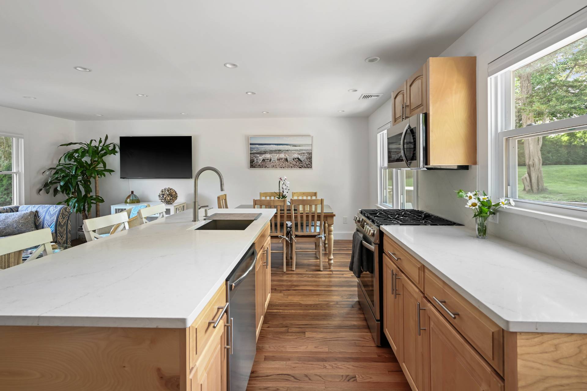 845 County Road Southampton, NY 11968 - Photo 8 of 25 Gallery Image 8