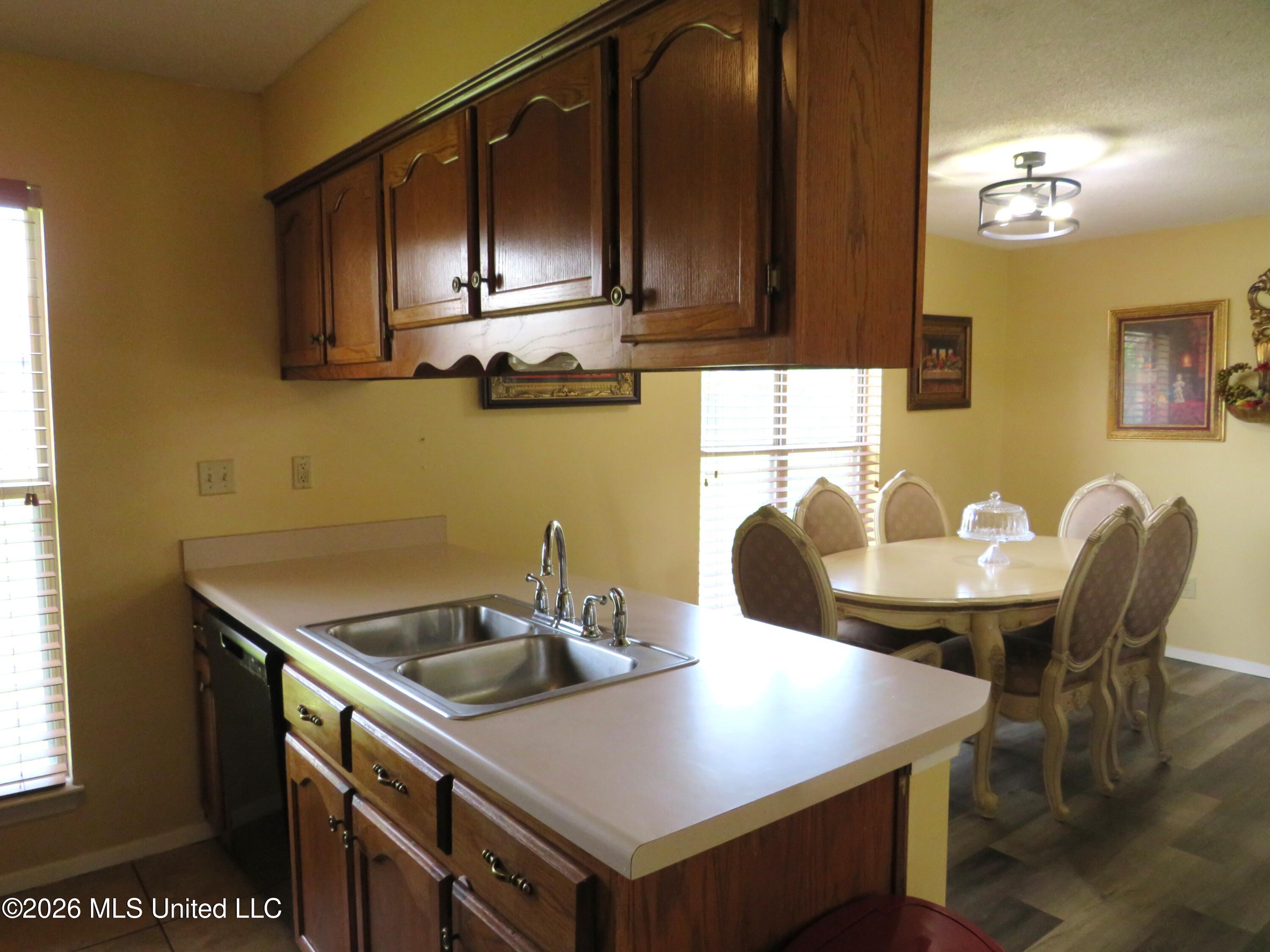 10372 Riggan Drive Olive Branch, MS 38654 - Photo 11 of 36 Kitchen into dining rm1, 6.29.2026