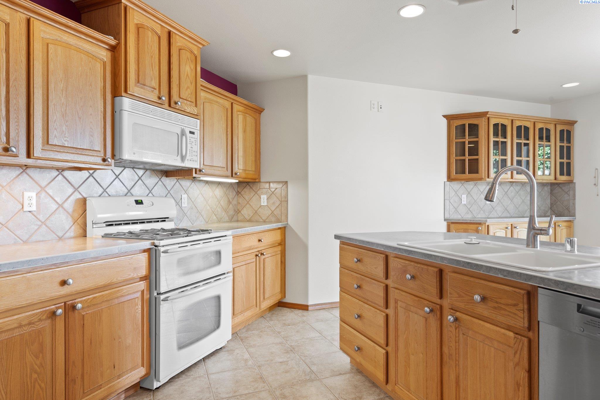 3803 Santa Ana Loop Pasco, WA 99301 - Photo 16 of 41 Gallery Image 16