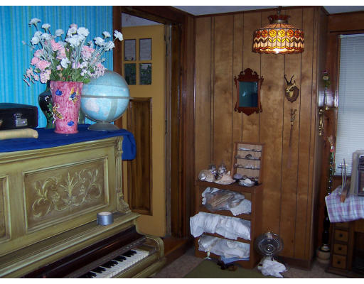 26 Ardmore Street Springfield, MA 01104 - Photo 4 of 22 Gallery Image 4