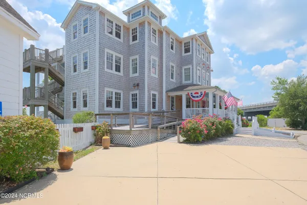 $1,795,000 | 108 Wharf Landing Drive, Edenton, NC 27932