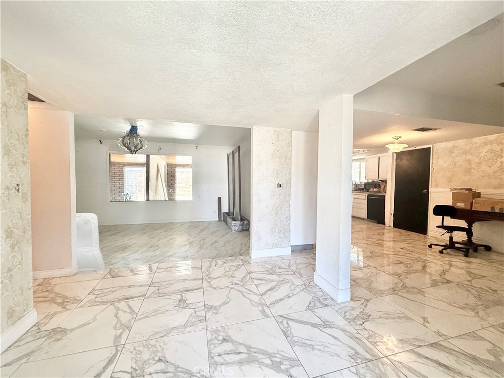 135 South Broadway Street Ridgecrest, CA 93555 - Photo 5 of 46