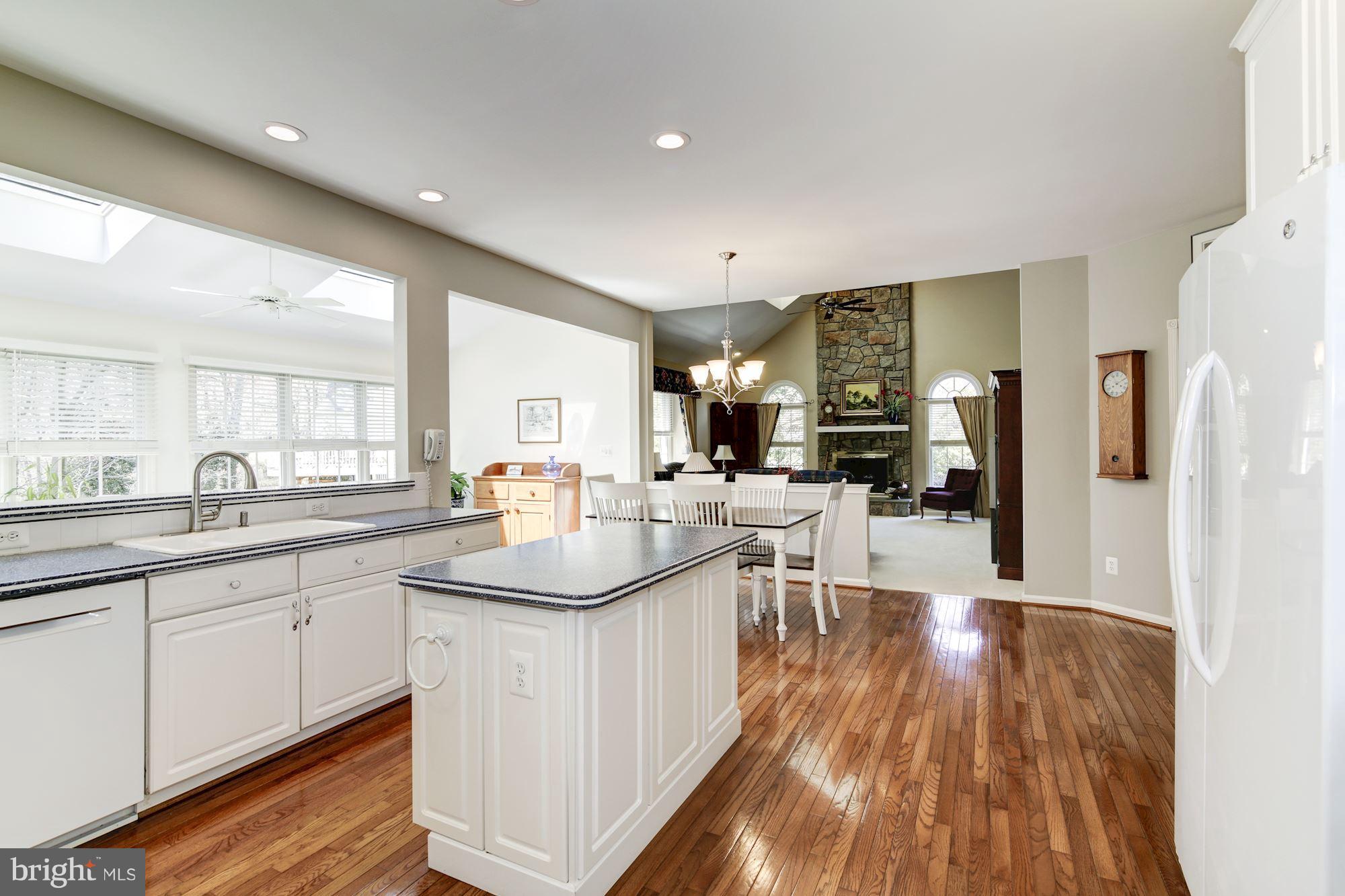 1320 Aldbury Way Reston, VA 20194 - Photo 3 of 30 Kitchen