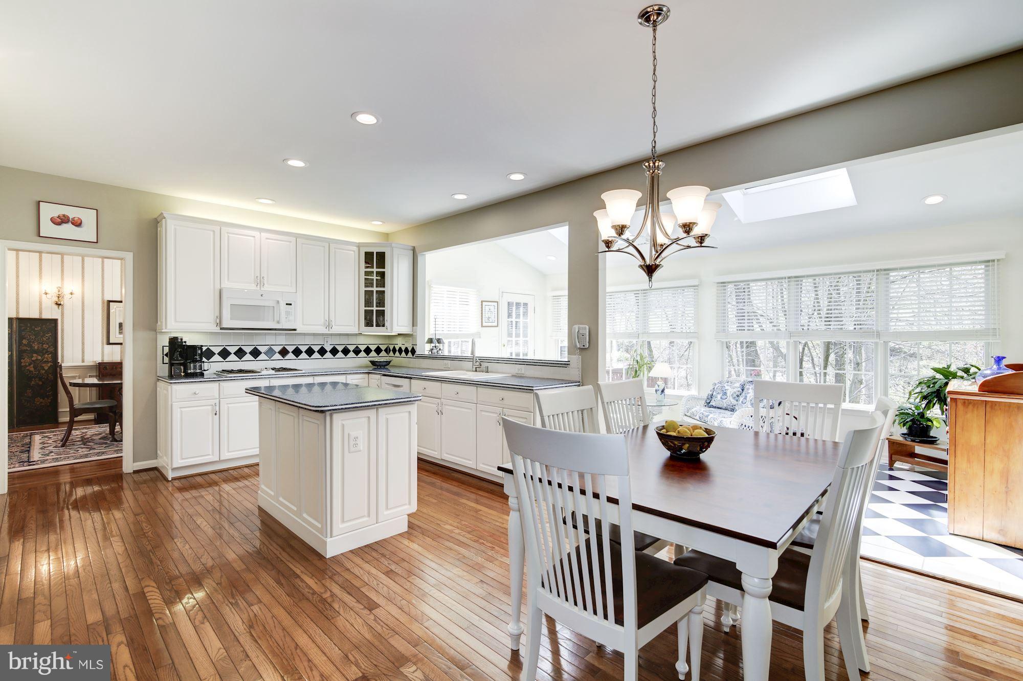 1320 Aldbury Way Reston, VA 20194 - Photo 5 of 30 Kitchen