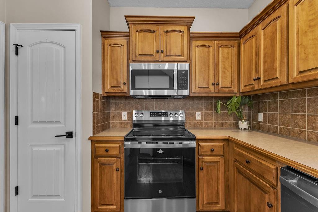 2708 Meadow Ridge Drive St. Joseph, MO 64504 - Photo 14 of 60