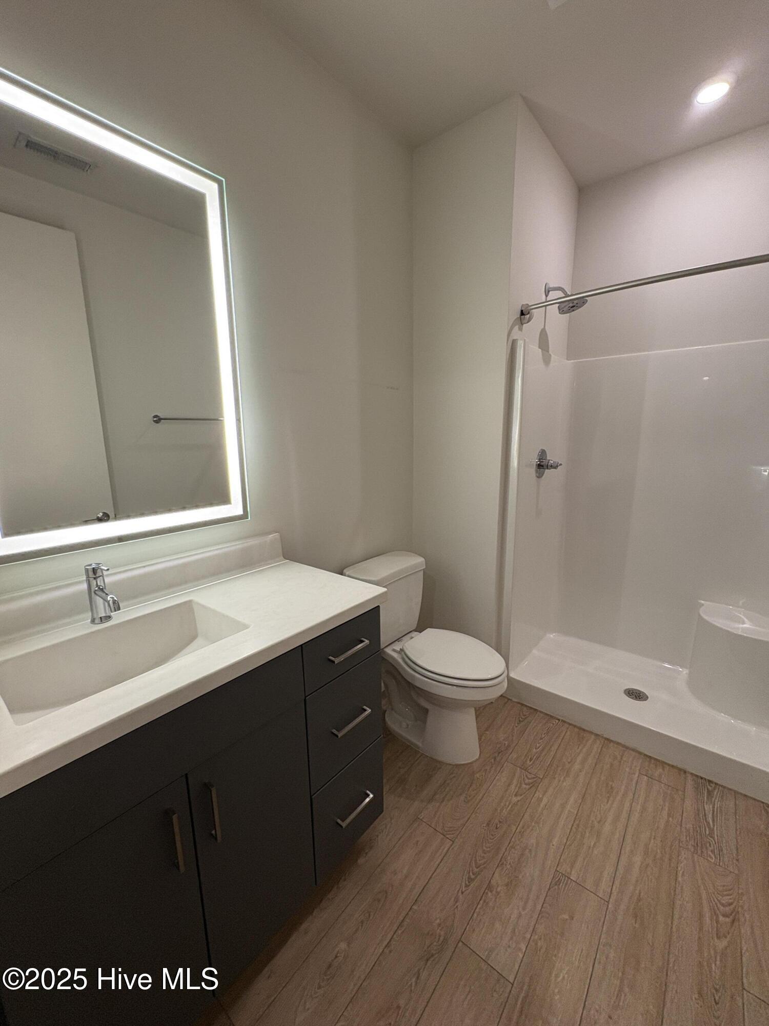 724 South 5th Avenue, Unit MINI 321 Wilmington, NC 28401 - Photo 9 of 10 2nd Bathroom