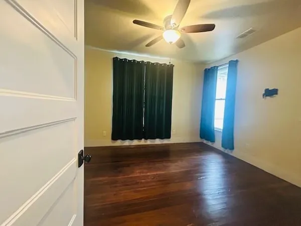 $1,800 | 627 West Chestnut Street, Denison, TX 75020