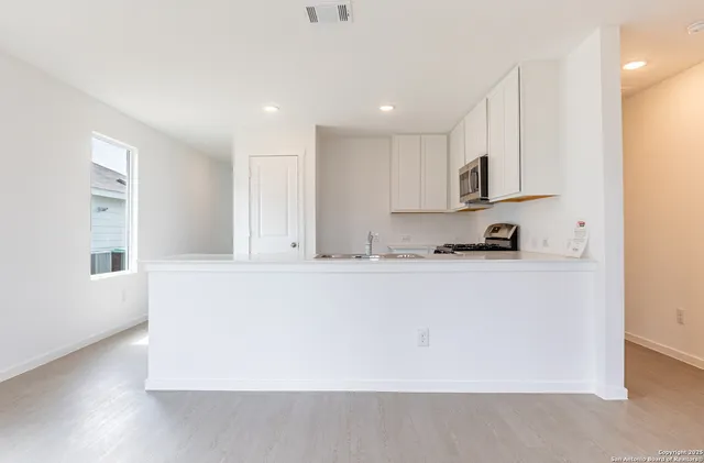 $1,500 | 787 Bullsnake Trail, New Braunfels, TX 78132