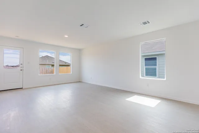 $1,500 | 787 Bullsnake Trail, New Braunfels, TX 78132