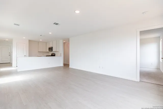 $1,500 | 787 Bullsnake Trail, New Braunfels, TX 78132