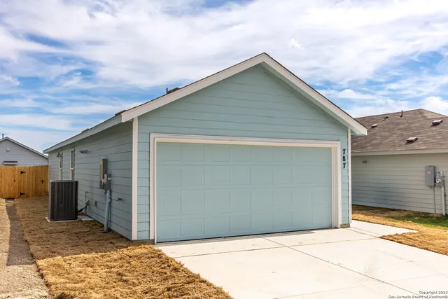 $1,500 | 787 Bullsnake Trail, New Braunfels, TX 78132