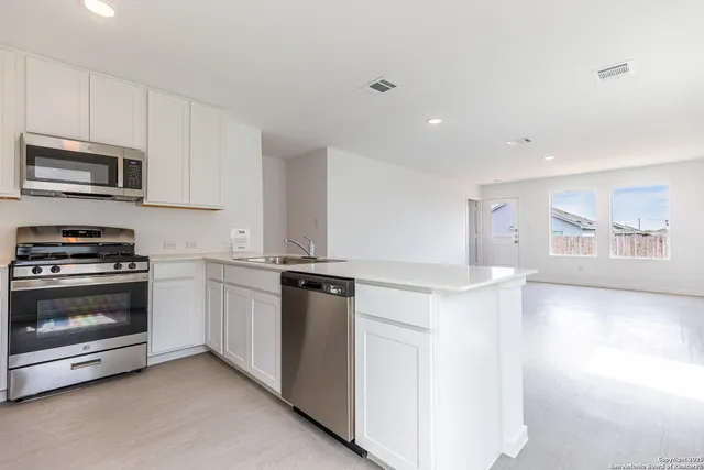 $1,500 | 787 Bullsnake Trail, New Braunfels, TX 78132